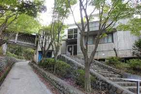 箕面市立青少年教学の森野外活動センター 本館